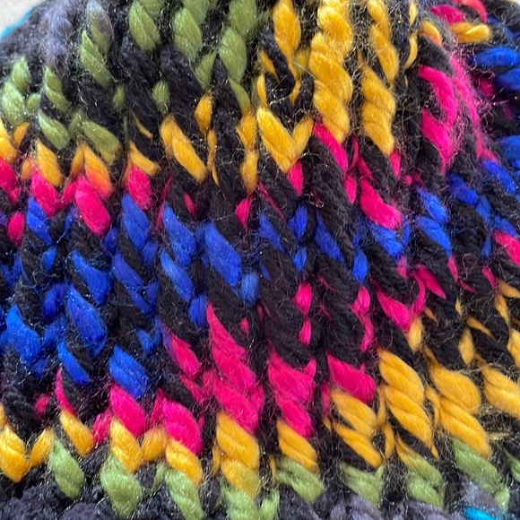 NWT - Hand-knitted hat - Picture 3 of 7